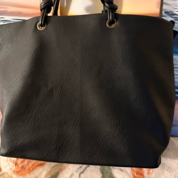 Chic Black Leather Tote Bag - Picture 7 of 9
